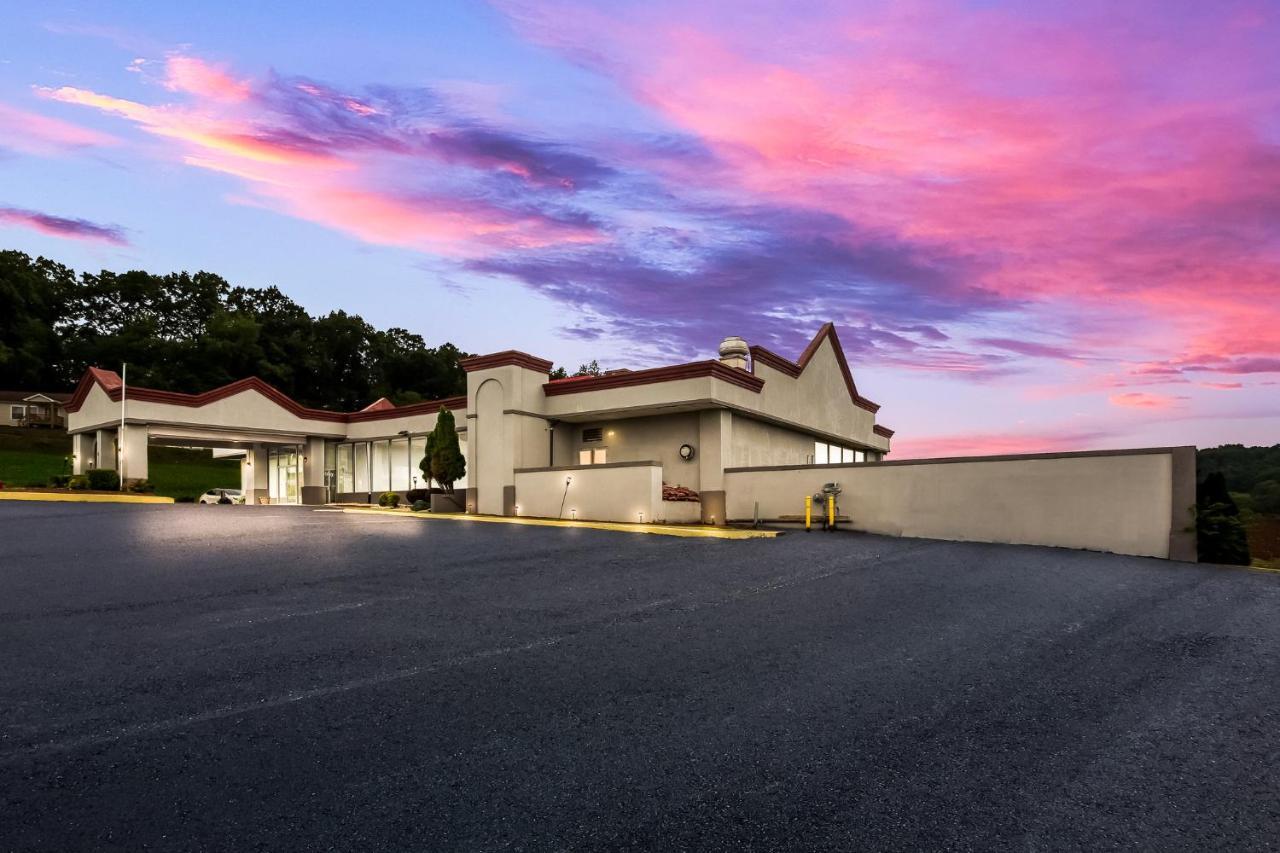 Red Roof Inn New Stanton Exterior photo